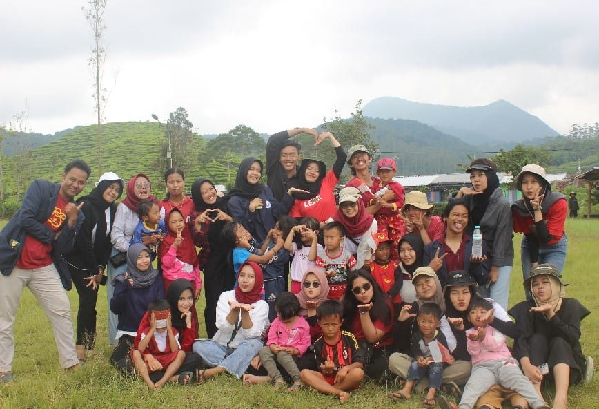 Melalui Sepucuk Daun Teh - Wahyu Riyadhy
